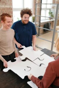 Séminaire et workshop de cohésion d'équipe - team building- en entreprise avec l'ennéagramme.